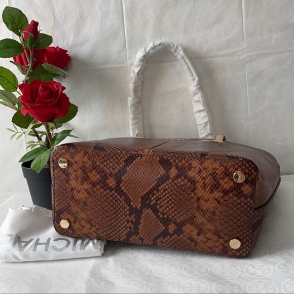 ✅SALE❤️‍🔥🆕Michael Kors Bag🎁 - Picture 4 of 8